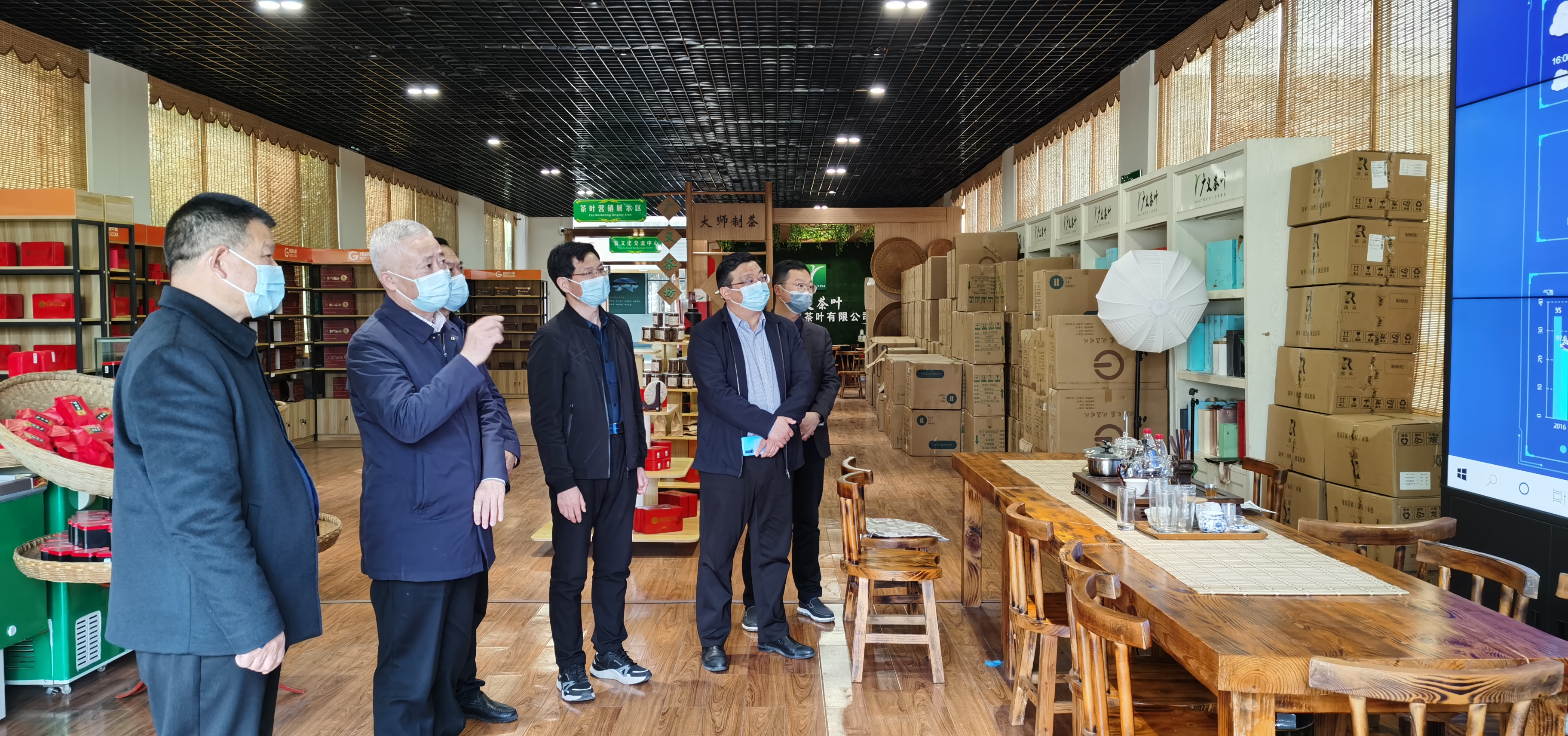 2022年4月1日，信陽(yáng)市胡亞才市長(zhǎng)來(lái)廣義茶印象園，關(guān)心春茶生產(chǎn)，指導(dǎo)春茶生產(chǎn)工作